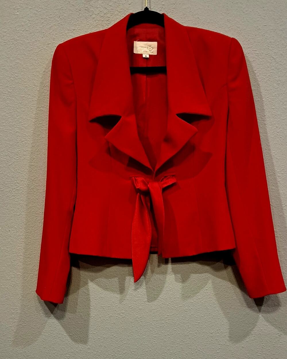 Cache' SZ 6 deep red blazer jacket, collar & a tie closure just below the lapel